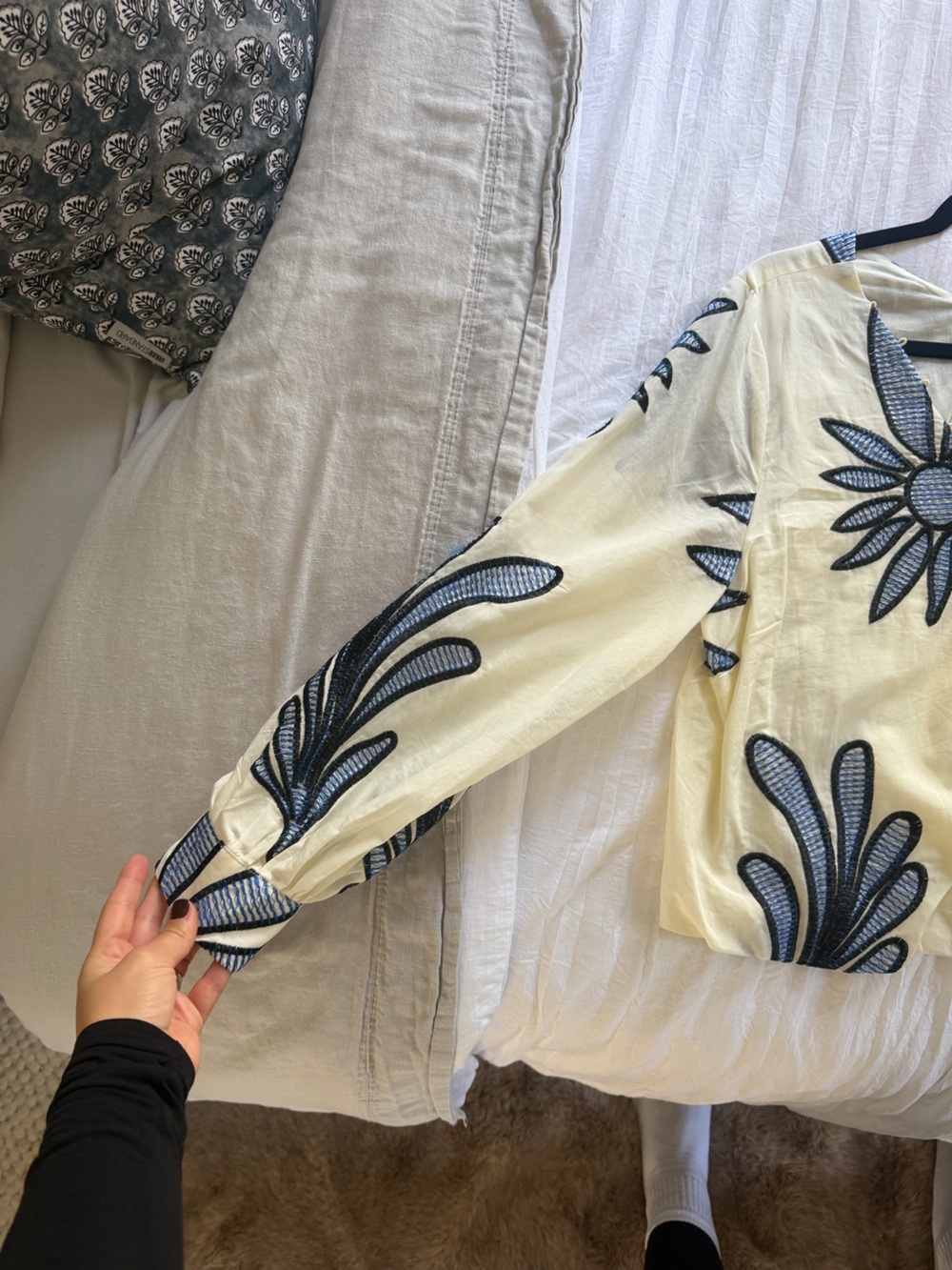 Ciebon Embroidered Top - Picture 2 of 4